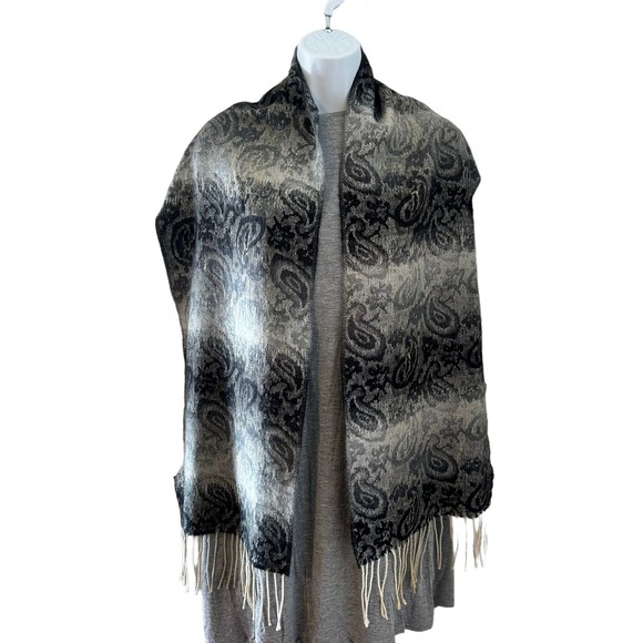 Steve Madden Gray Cream Black Ombre Paisley Scarf with Fringe NWT - Picture 1 of 6